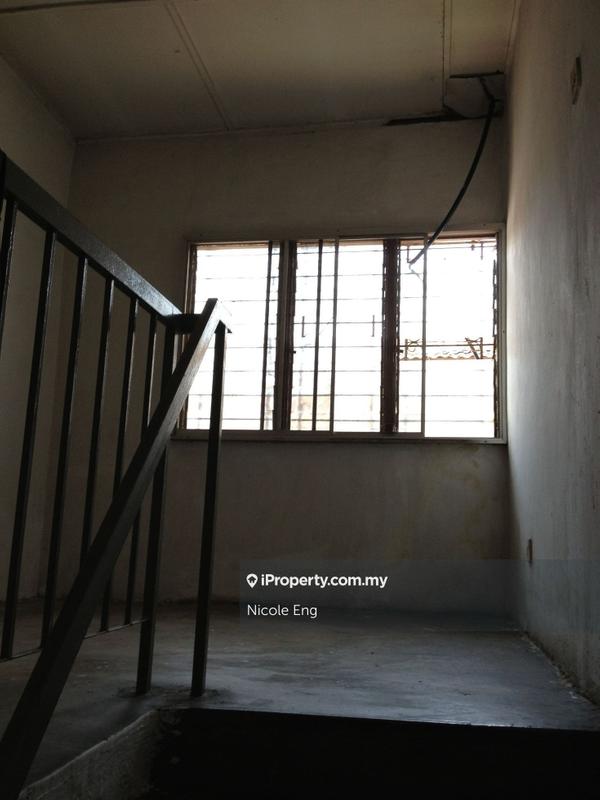 Rumah Berangkai 3 Tingkat untuk Dijual di Seksyen 33,25,23,20,19,18, Shah Alam oleh Nicole Eng - iProperty.com.my