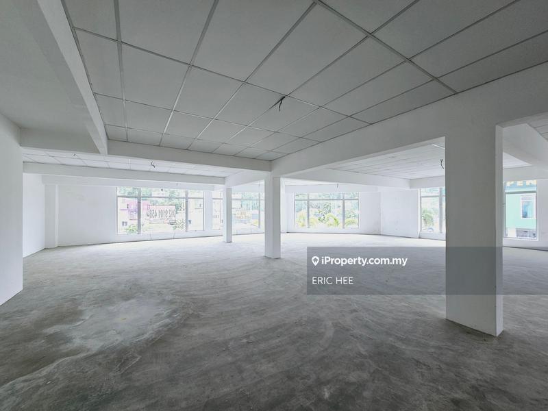 For Rent - Hillpark Aveneu @ Corner Lot 1st Floor For Rent!!