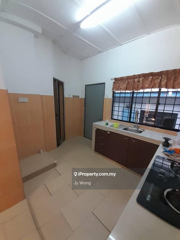 Rumah Teres 2-Tingkat untuk Dijual di Lestari Putra, Seri Kembangan oleh Jy Wong - iProperty.com.my