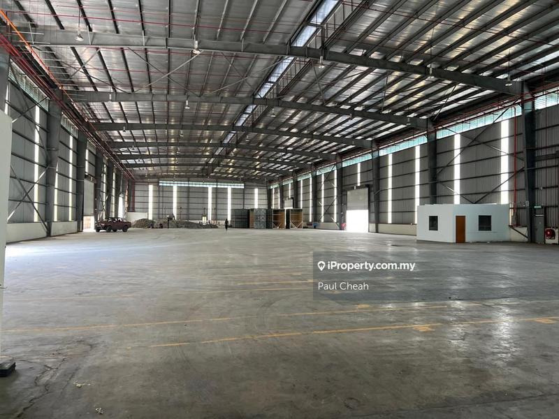 For Rent - Huge Warehouse and Factory For Rent in Kota Damansara, Petaling Jaya.