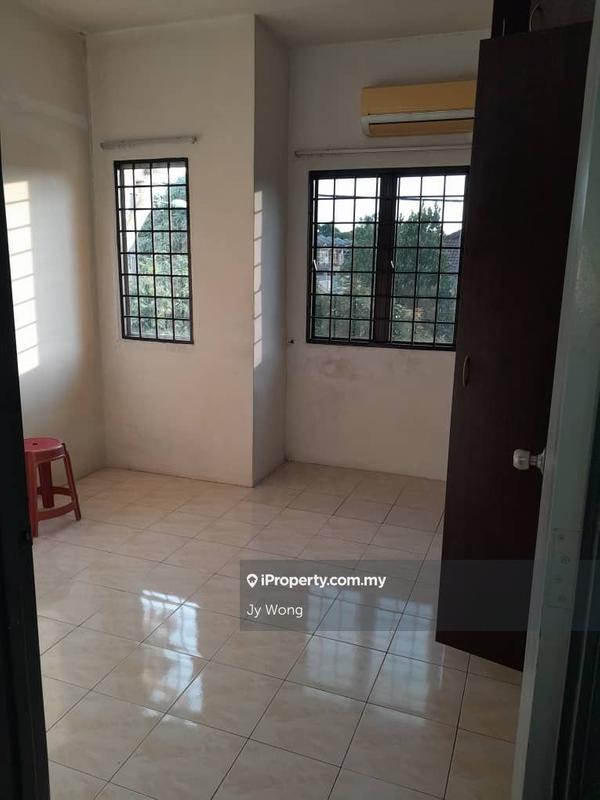Rumah Teres 2-Tingkat untuk Dijual di Lestari Putra, Seri Kembangan oleh Jy Wong - iProperty.com.my