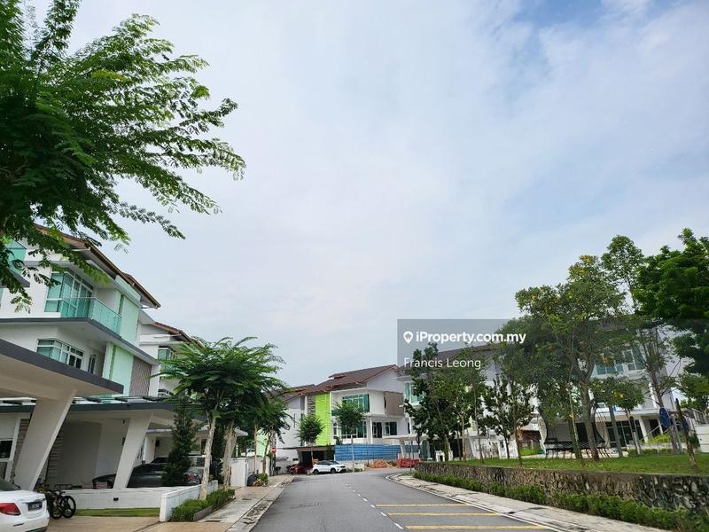 Rumah Berkembar untuk Dijual di Kinrara Residence, Puchong oleh Francis Leong - iProperty.com.my