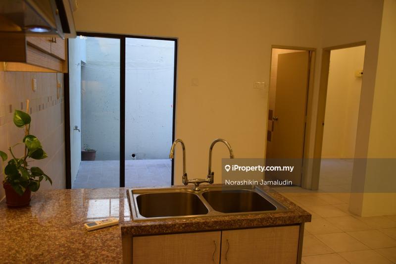 Townhouse for Sale in Kayu Ara, Selangor by Norashikin Jamaludin - iProperty.com.my