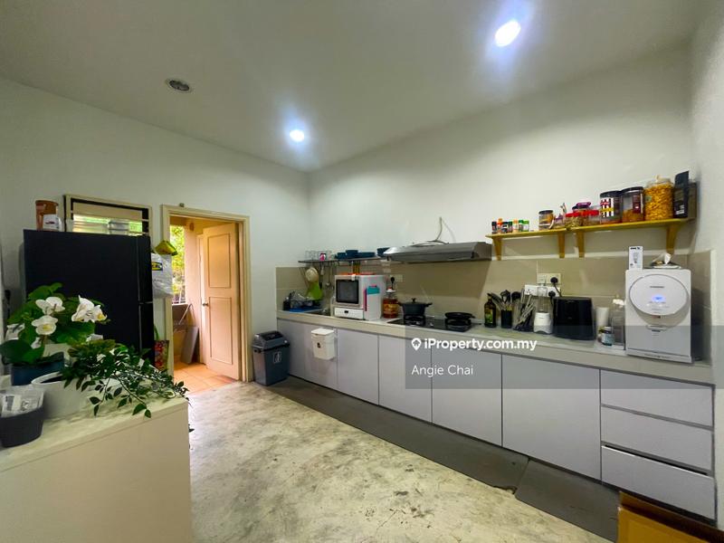 Townhouse for Sale in Kota Damansara, Petaling Jaya by Angie Chai - iProperty.com.my