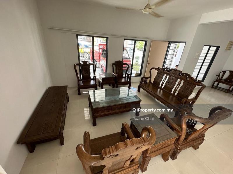 Rumah Berkembar untuk Dijual di Taman Puncak Jalil, Seri Kembangan oleh Joane Chai - iProperty.com.my