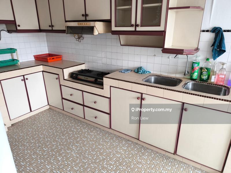 Flat for Sale in Taman Serdang Raya Seksyen 7 by Ron Liew - iProperty.com.my