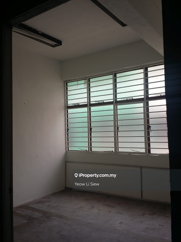 For Rent - Sri Petaling 1st floor same row with Public bank