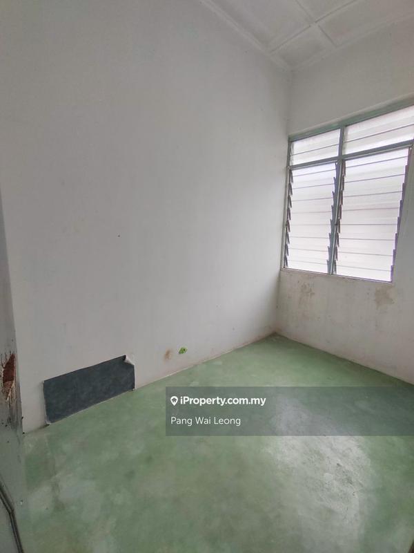 Flat for Sale in Rasah Jaya Flat by Pang Wai Leong - iProperty.com.my