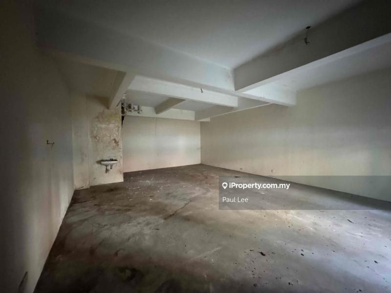 Shop for Sale in Bandar Putra Permai, Seri Kembangan by Paul Lee - iProperty.com.my