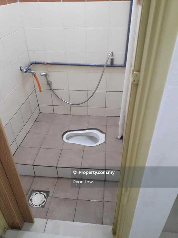 Pangsapuri untuk Dijual di Apartment Sri Rakyat oleh Ryan Low - Bathroom - iProperty.com.my