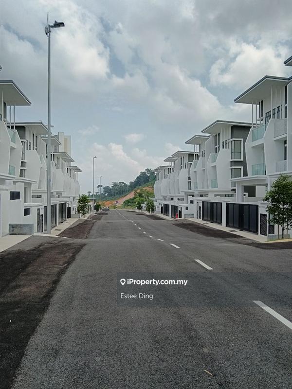 Rumah Berkembar untuk Dijual di Abadi Heights, Puchong oleh Estee Ding - iProperty.com.my