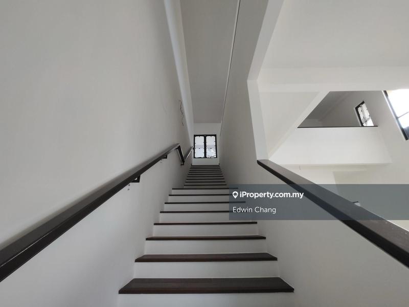 Rumah Berkembar untuk Dijual di Bandar Kinrara Seksyen 1, Bandar Kinrara oleh Edwin Chang - iProperty.com.my