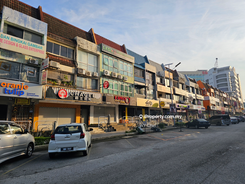 For Sale - 3 STOREY HIGH TRAFFIC LOCATION,ROi 4% SUBANG JAYA SS 15,SS15
