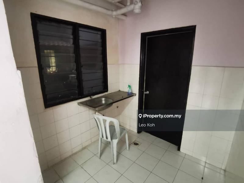 Apartment for Sale in Pangsapuri Vista Serdang by Leo Koh - iProperty.com.my