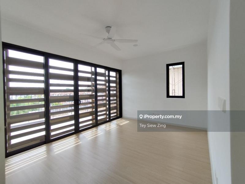 Semi-Detached House for Sale in Taman Bukit Serdang, Seri Kembangan by Tey Siew Zing - iProperty.com.my