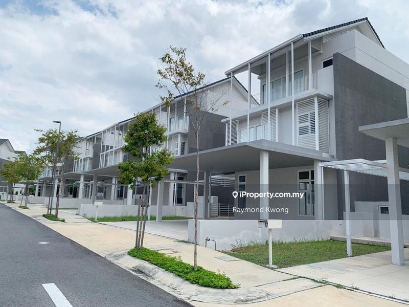 Bungalow House for Sale in Mines Resort City, Seri Kembangan by Raymond Kwong - iProperty.com.my