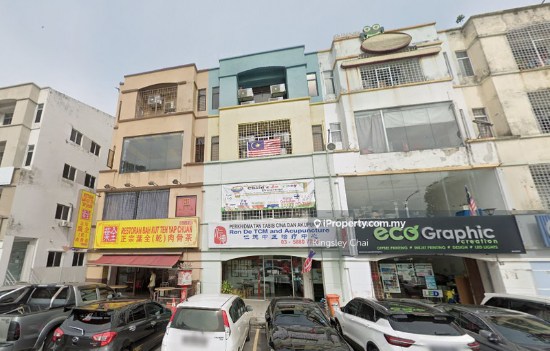 For Sale - Potential ROI 5% 4 Storey Shop Facing Main Road Puchong utama