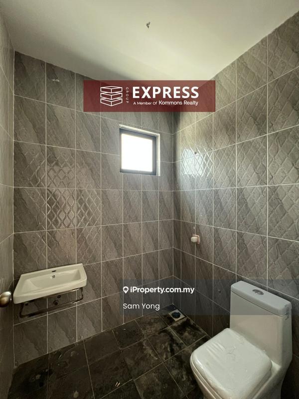 Rumah Teres 2-Tingkat untuk Dijual di Coastal Villa, Luak, Miri oleh Sam Yong - Bathroom - iProperty.com.my