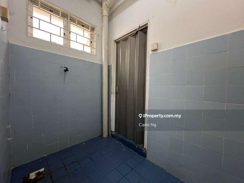 Rumah Berkembar untuk Dijual di Bandar Country Homes, Rawang oleh Carol Ng - iProperty.com.my