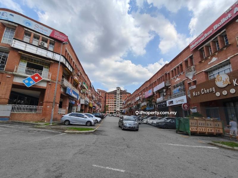 For Rent - Bandar sungai long Corner shop lot facing MAIN ROAD prime location