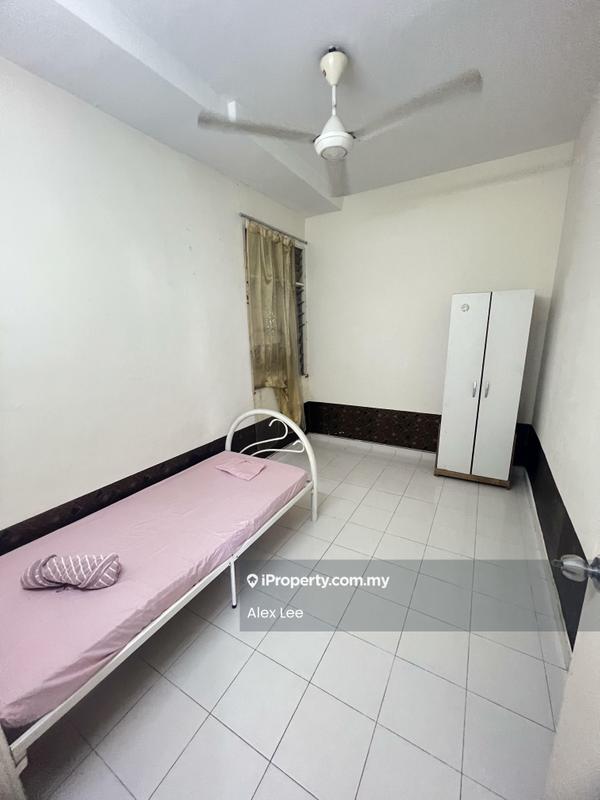 Apartment for Rent in Pangsapuri Lagoon Perdana by Alex Lee - Bedroom - iProperty.com.my