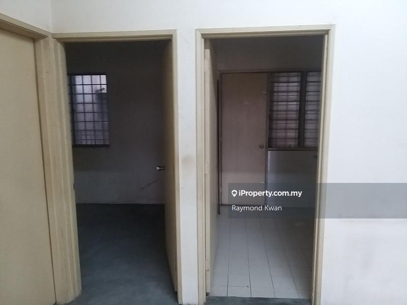 Rumah Flat untuk Dijual di Taman Sri Manja oleh Raymond Kwan - iProperty.com.my