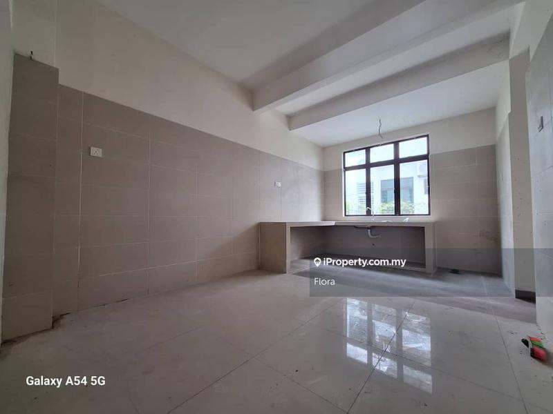 Rumah Teres 2-Tingkat untuk Dijual di Lakeside Residences, Puchong oleh Flora - iProperty.com.my