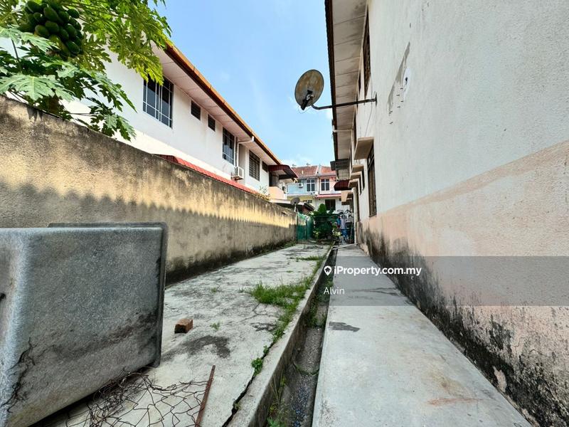 Townhouse for Sale in Taman Seri Bayan, Durian Tunggal by Alvin - iProperty.com.my