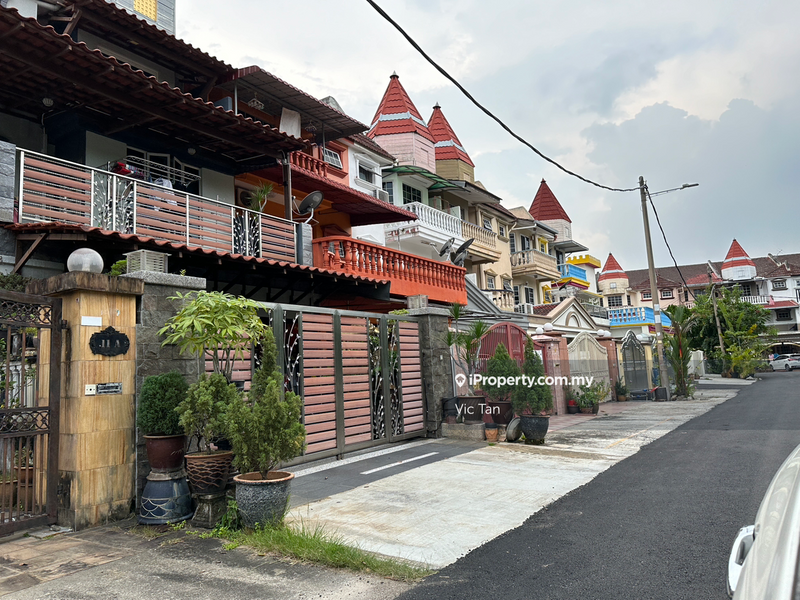 Rumah Berangkai 3 Tingkat untuk Dijual di Batu 9, Cheras oleh Vic Tan - iProperty.com.my