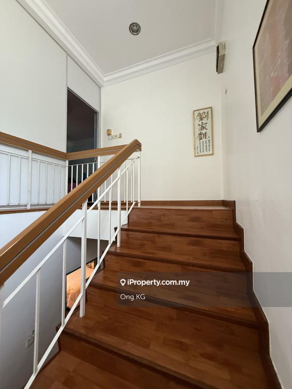 Rumah Teres 2.5-Tingkat untuk Dijual di BANDAR PUCHONG JAYA, Puchong oleh Ong KG - staicase to 2.5 storey - iProperty.com.my