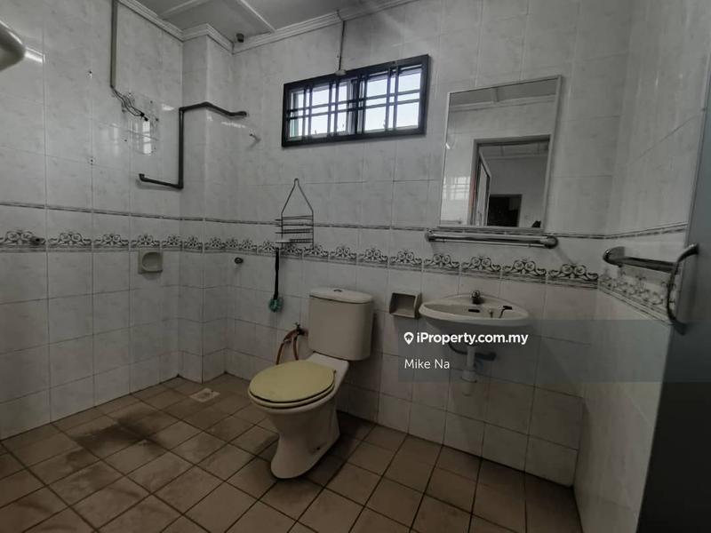 Rumah Berkembar untuk Dijual di Taman Sungai Besi Indah, Seri Kembangan oleh Mike Na - iProperty.com.my