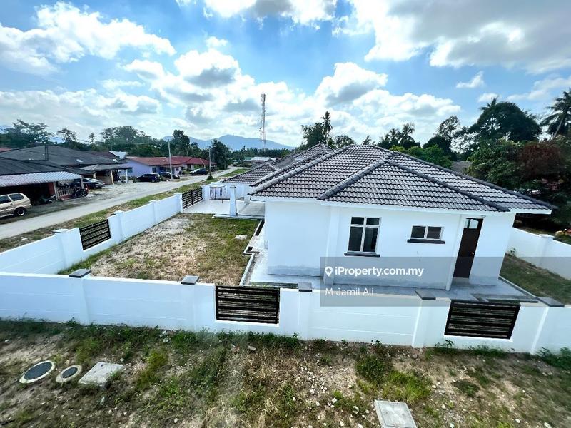 Bungalow House for Sale in Kampung Peserai, Batu Pahat by M Jamil Ali - iProperty.com.my