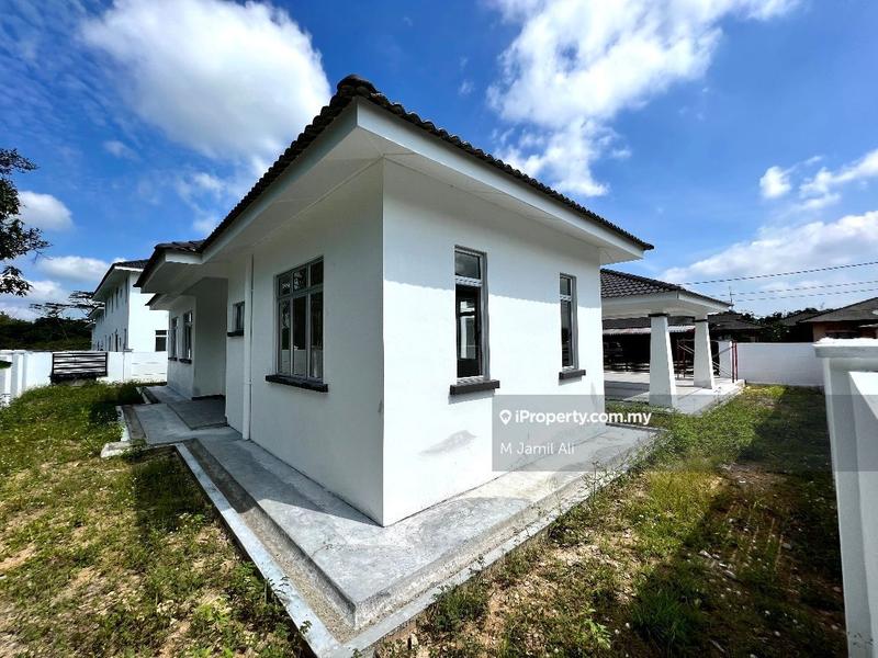 Bungalow House for Sale in Kampung Peserai, Batu Pahat by M Jamil Ali - iProperty.com.my