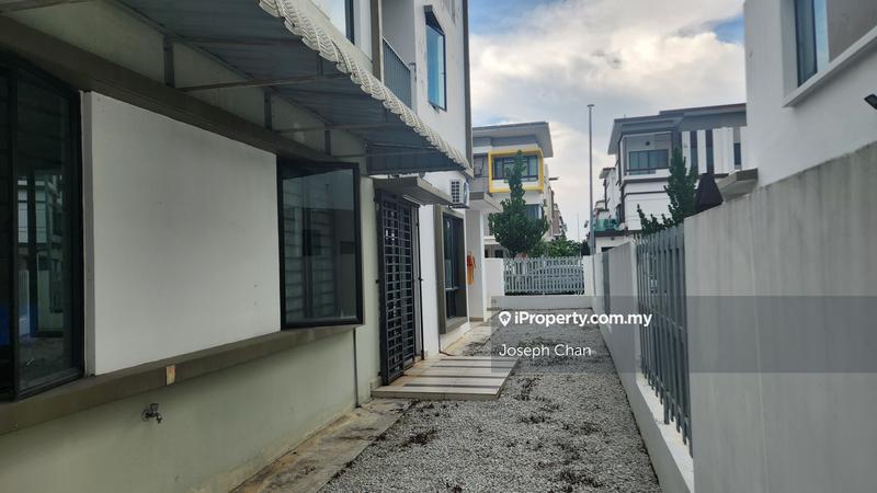 Rumah Berkembar untuk Dijual di Setia Utama, Setia Alam oleh Joseph Chan - iProperty.com.my