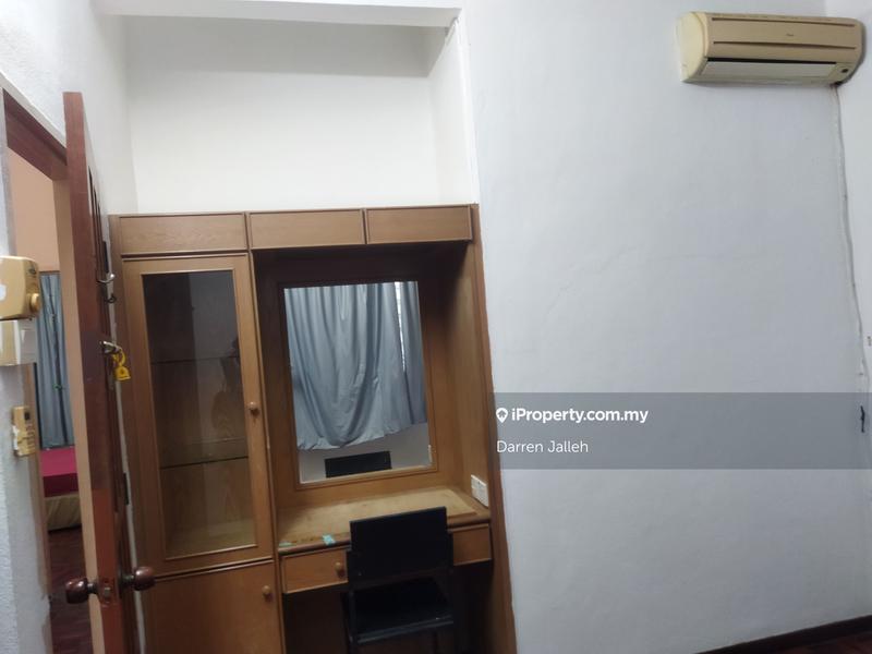Semi-Detached House for Sale in Permai Jaya, Tanjung Bungah by Darren Jalleh - Third bedroom with built in dressing table - iProperty.com.my