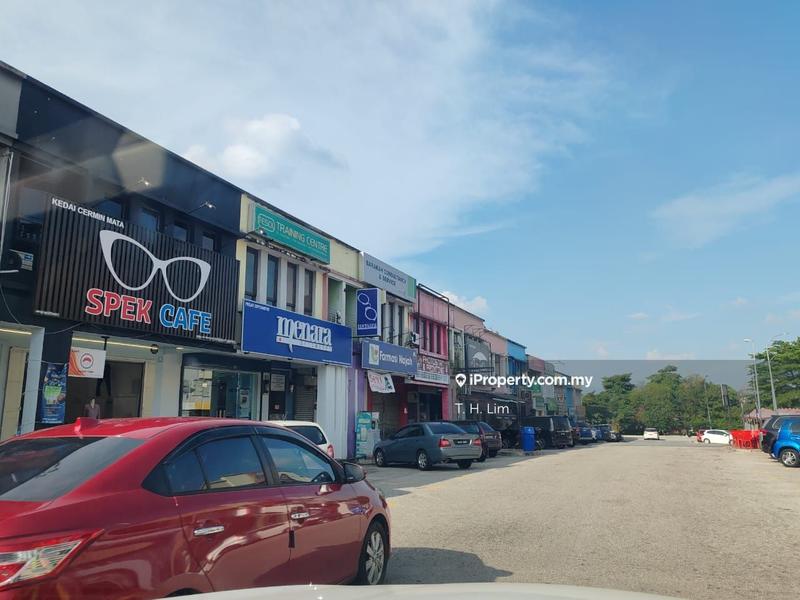 For Sale - Bangi Seksyen 3 2 storey facing main road fully tenanted for sale