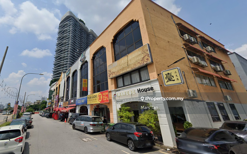 For Sale - Facing Main Road / 甲洞大街 / Freehold 【 3 Storey Endlot Shop 】Kepong
