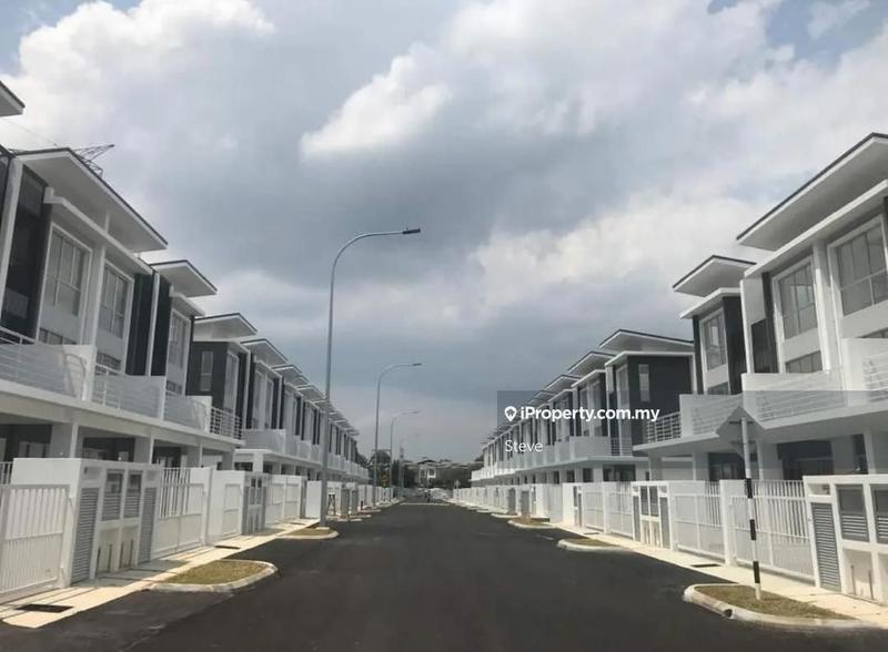 Rumah Berangkai 3 Tingkat untuk Dijual di Seri Kembangan, Selangor oleh Steve - iProperty.com.my