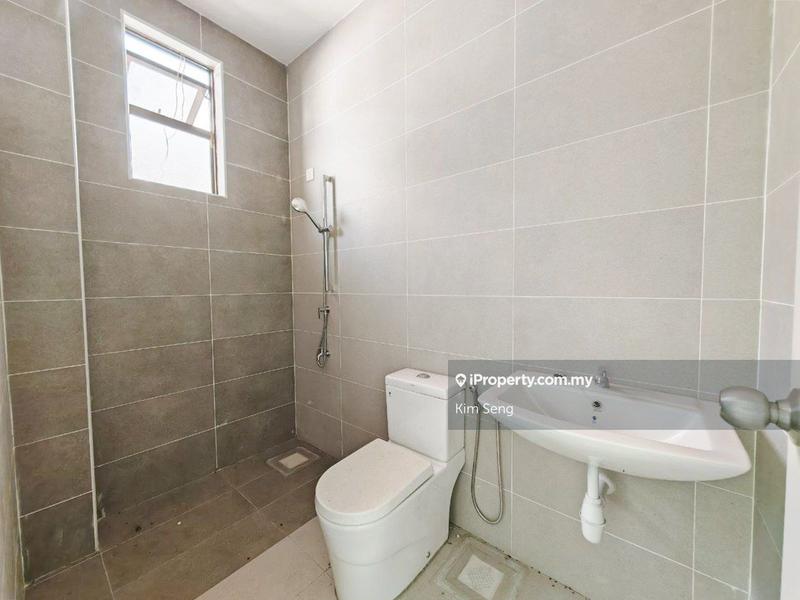 Rumah Berangkai 2 Tingkat untuk Dijual di Taman Tasik Indah, Kluang oleh Kim Seng - iProperty.com.my