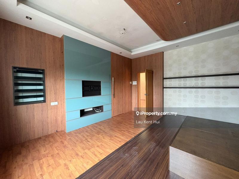 Bungalow House for Sale in Taman Pinggiran Putra, Seri Kembangan by Lau Kent Hui - iProperty.com.my