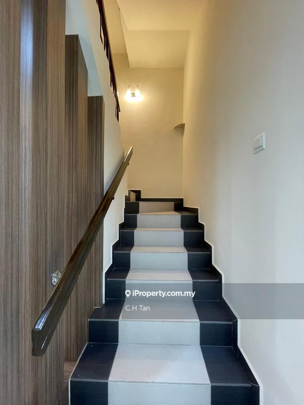 Rumah Teres 3-Tingkat untuk Dijual di Taman Permai Villa, Ampang oleh C.H Tan - iProperty.com.my