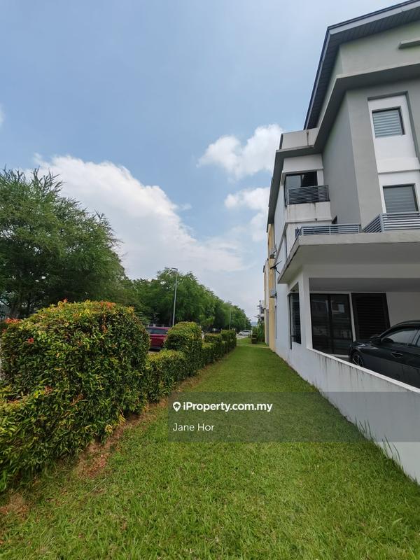 Townhouse for Sale in 16 Sierra, Puchong by Jane Hor - iProperty.com.my