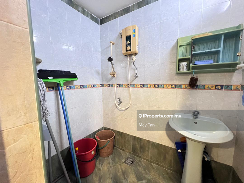 Rumah Berangkai 3 Tingkat untuk Dijual di Taman Kluang Barat, Kluang oleh May Tan - iProperty.com.my