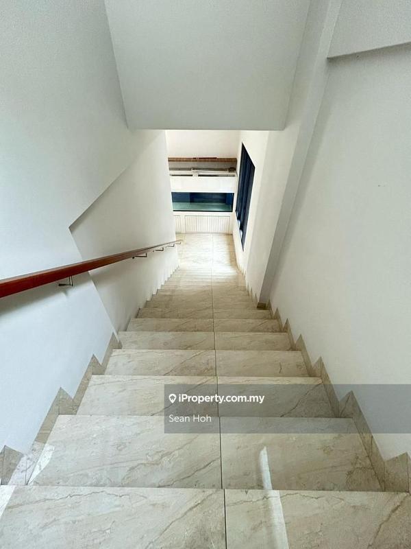 Banglo untuk Dijual di Country Heights Damansara, Kuala Lumpur oleh Sean Hoh - iProperty.com.my
