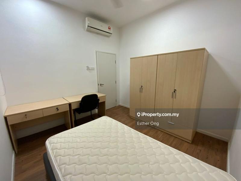 For Sale - Paramount Utropolis