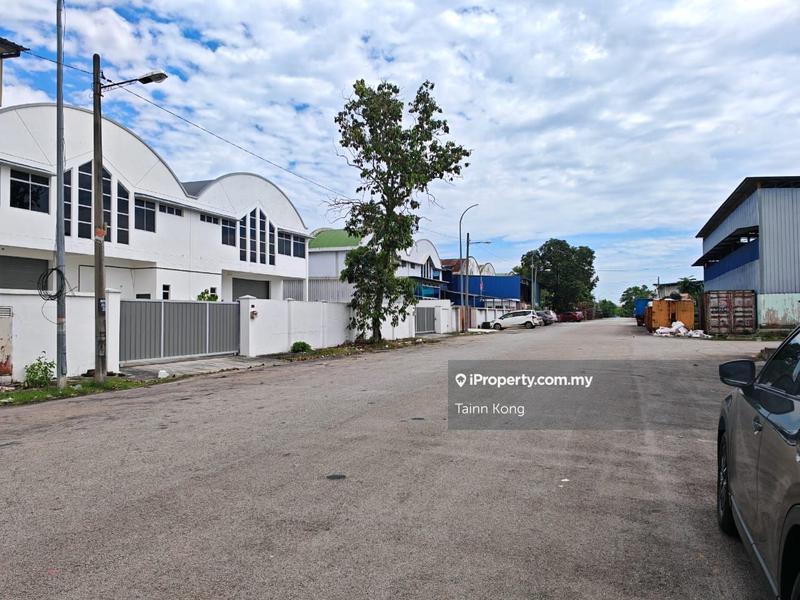 For Sale - ( Corner Lot ) Senai Idaman 1.5 Storey Semi-D Factory For Rent