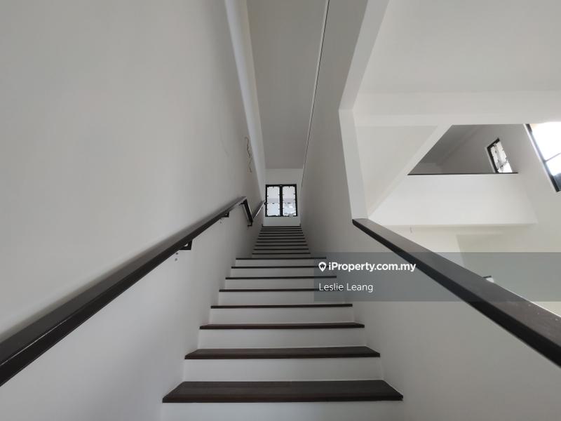 Rumah Berkembar untuk Dijual di Bandar Kinrara Seksyen 1, Bandar Kinrara oleh Leslie Leang - iProperty.com.my
