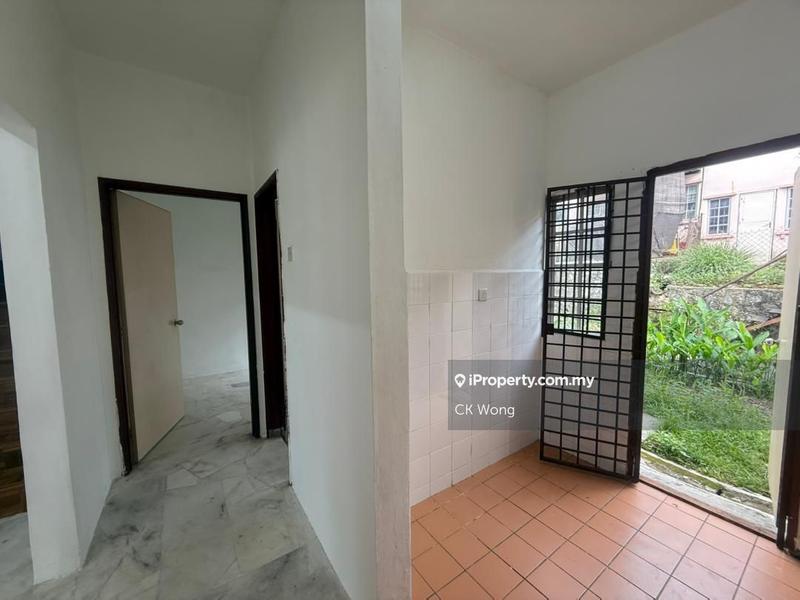 Rumah Teres untuk Dijual di Taman Lestari Perdana, Seri Kembangan oleh CK Wong - iProperty.com.my