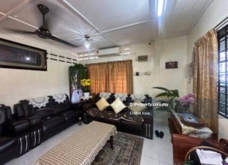 1-storey Terraced House for Sale in Seksyen 14, Petaling Jaya by Elaine Kow - Living Room - iProperty.com.my