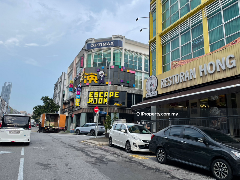 For Rent - 3 Storey Corner Shop